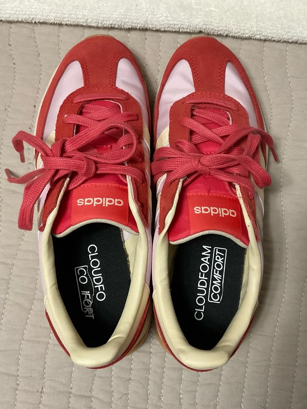 Women’s 7.5 Adidas Run 70s 2.0